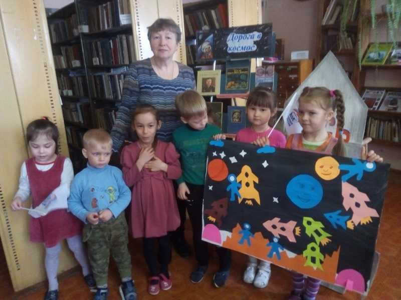 Познавательный час «Нас ждут космические дали»