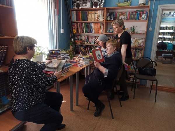 Помощь библиотеке п. Шеманиха