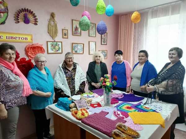 Выставка изделий ручного труда «Крючок в умелых руках» в отделении 