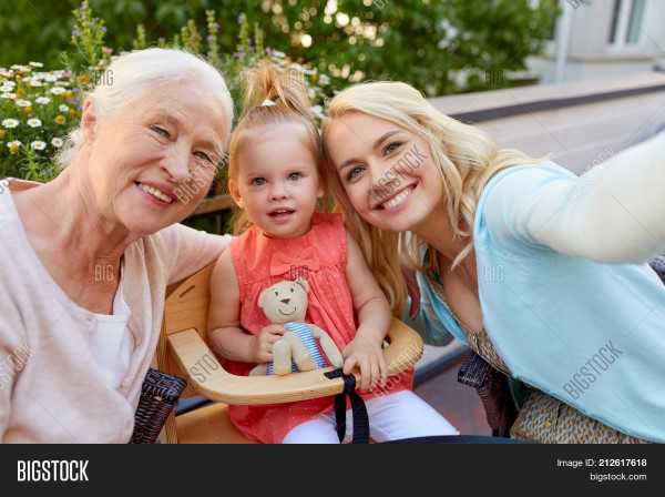 Фотоконкурс «Мама, бабушка и я – лучшие друзья!»