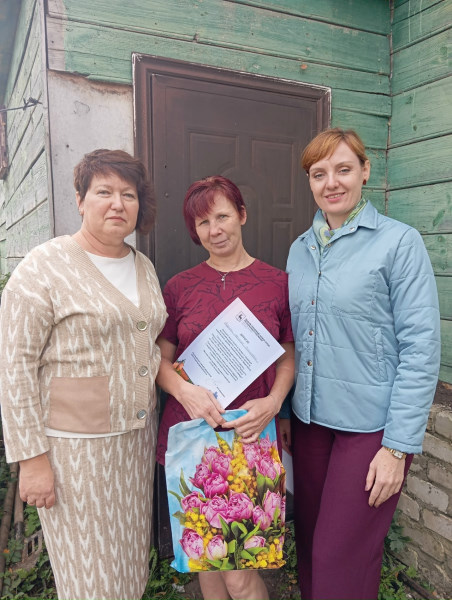 Поздравили семьи на дому