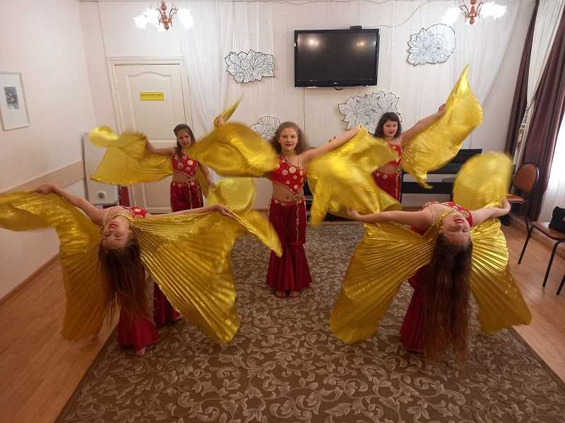 Выступление школы восточного танца
