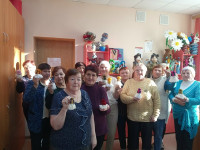 Новогодний гномик в помпонной технике